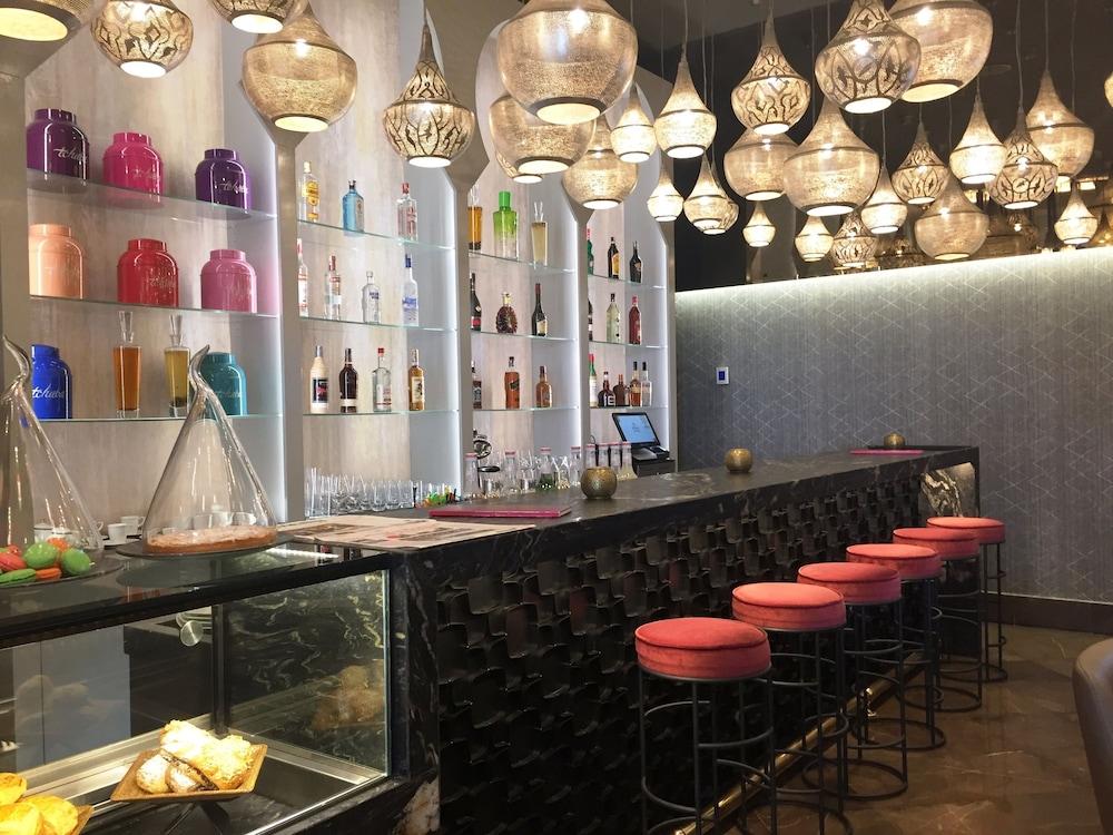 Hilton Tanger City Center Екстер'єр фото The bar at the hotel