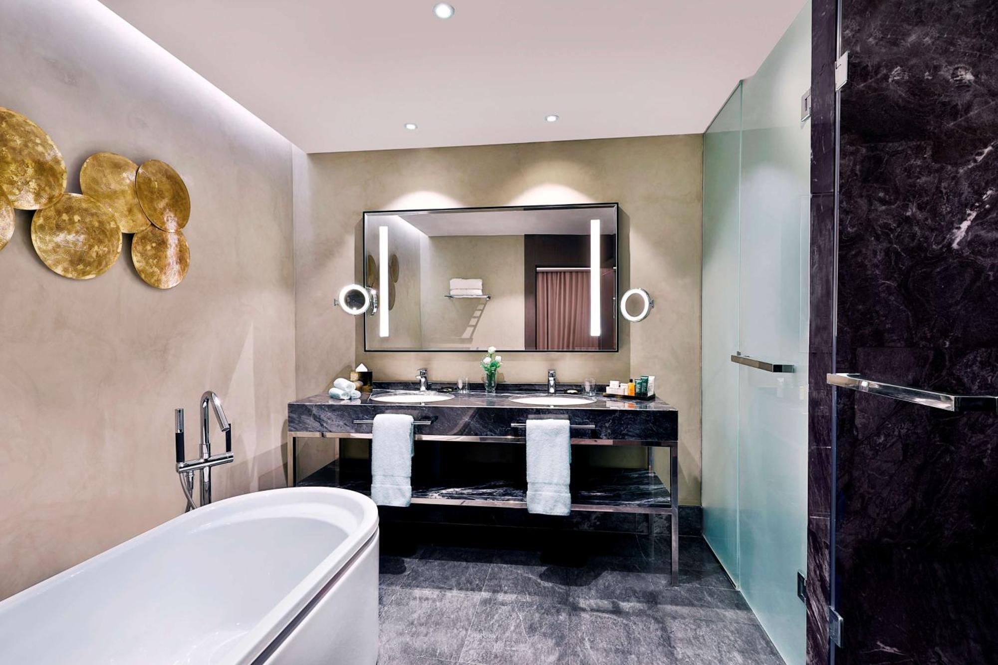 Hilton Tanger City Center Екстер'єр фото Bathroom